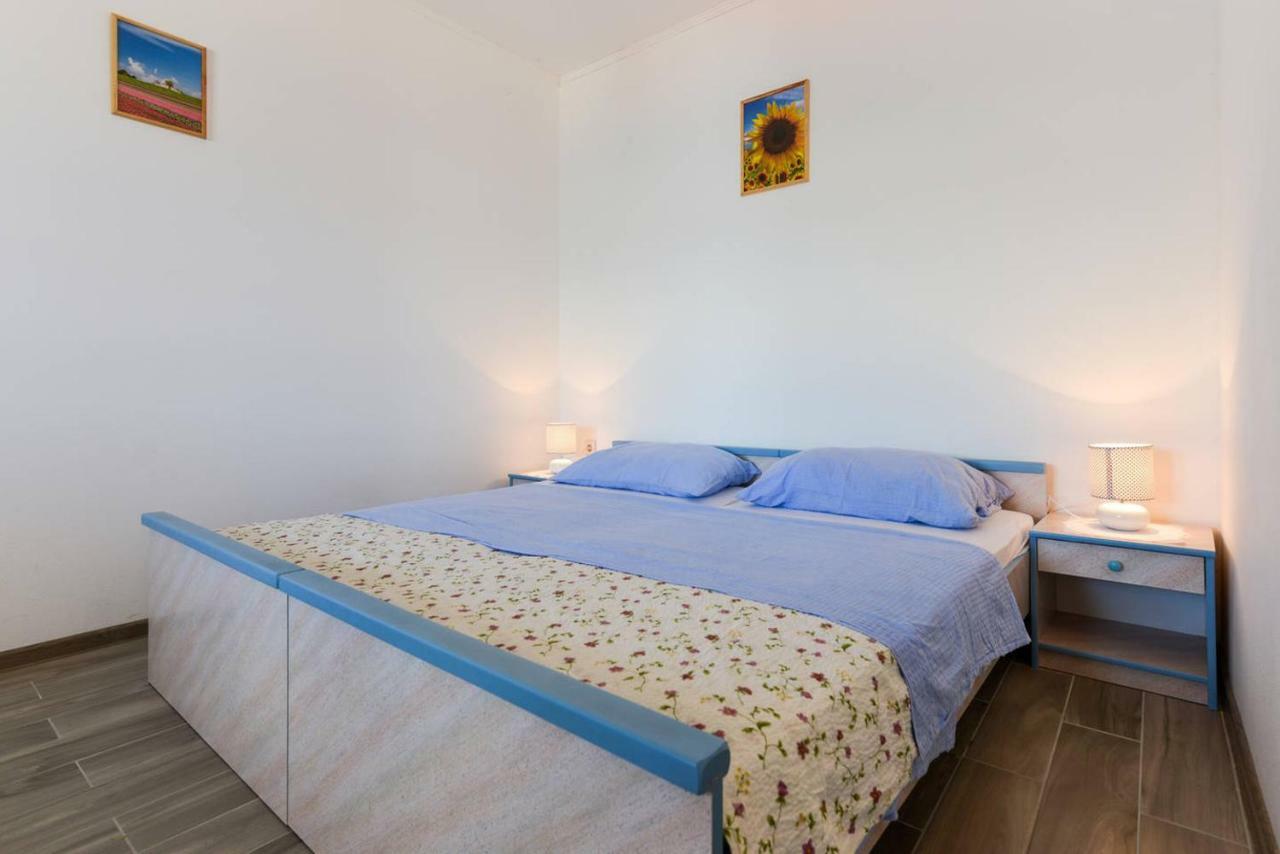 Apartments Kulji Паг Экстерьер фото
